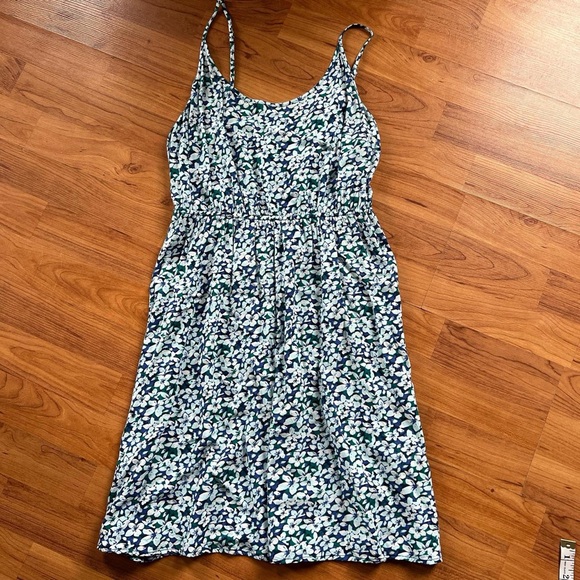 GAP Dresses & Skirts - Blue and white floral dress